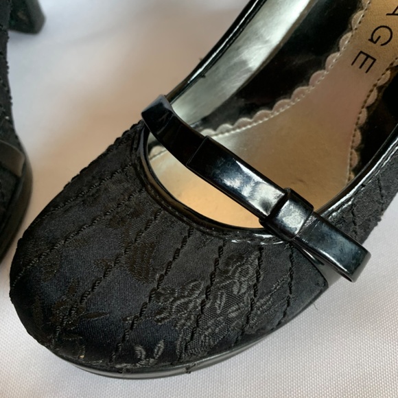 Oh So Pretty! Rampage Black Embroidered Heels! - Picture 4 of 16
